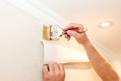 Pose de papier peint à Agneaux — revêtements muraux et toiles de verre